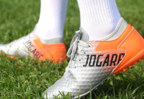 Màu sắc giày bóng đá phổ biến và cách phối đồ với chúng